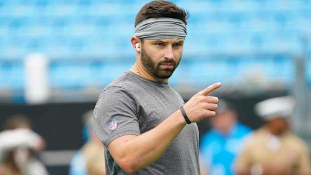 Baker Mayfield warms up before a game.
